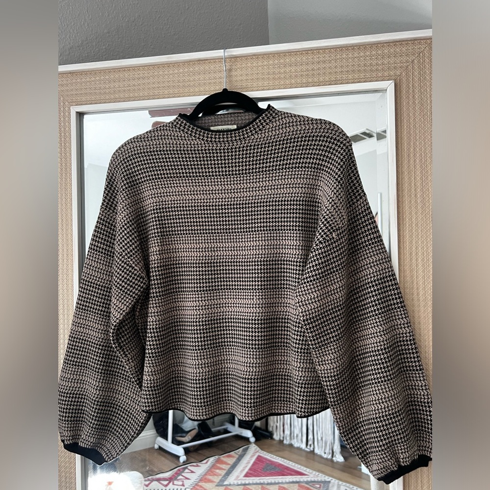 Mac Studio puffed sleeve sweater